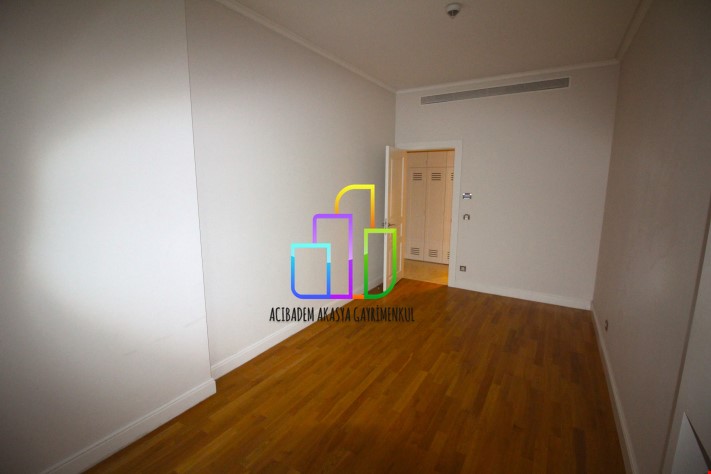 Emaar square de satılık 2+1 140 m2 Boş - İt s ready to move 