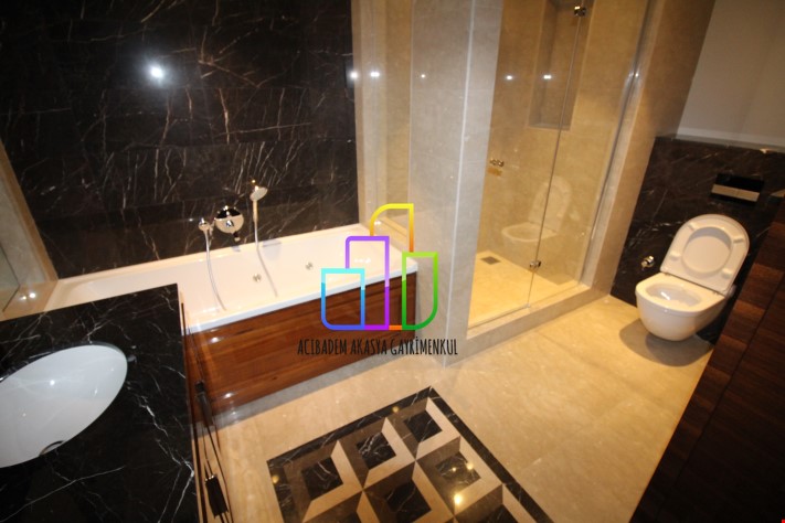 Emaar square Shock Price 3,5+1 With Maid Room 220 M2 Residence Block