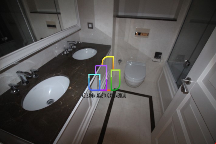 Emaar Square 2+1 Residence High Floor Block Mall View Opportunity