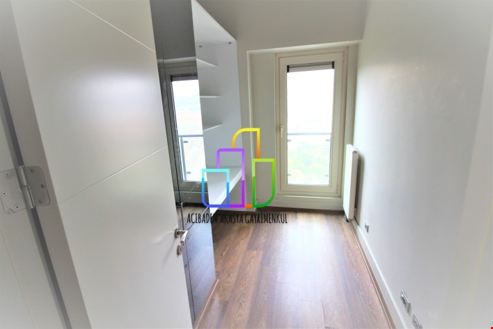 Akasya Acıbadem 1,5+1 Göl Kule 86 M2 BOŞ OTURUMA HAZIR YATIRIM FIRSATI