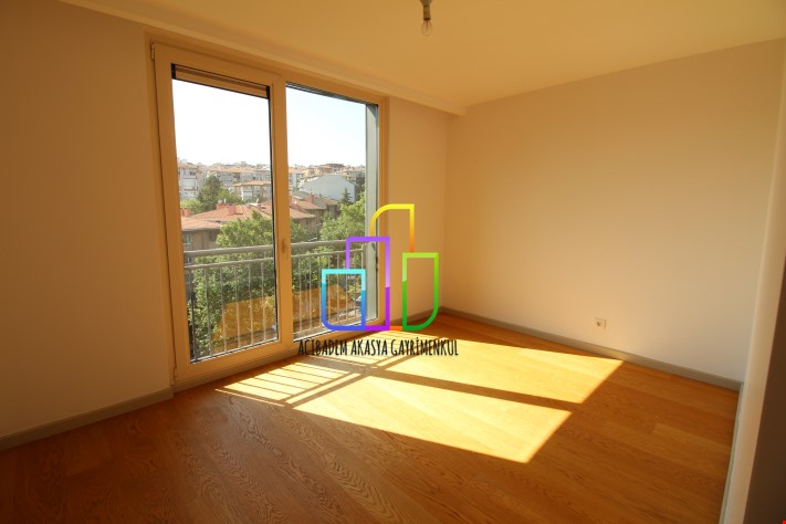 4+2 300m2 AKASYA ACİBADEM GÖL ETABI YATAY da TERASLI DUBLEKS