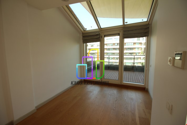 4+2 300m2 AKASYA ACİBADEM GÖL ETABI YATAY da TERASLI DUBLEKS