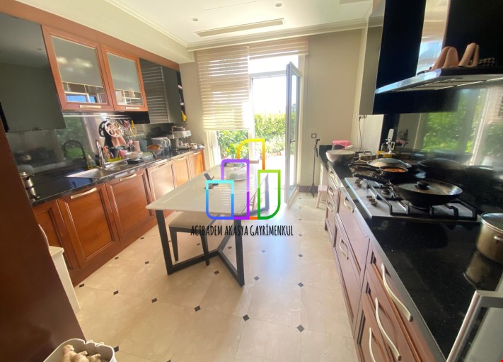 Emaar Square 3,5+1 220  M2 BÜYÜK TERASLI Oturuma Hazır!!!!!!!!!